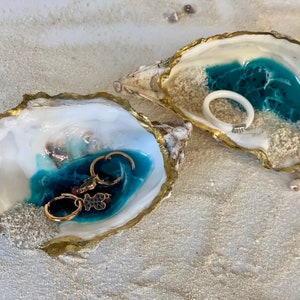 Ocean shell ring dish ,resin jewelry dish beach wedding oyster shell ring dish, ocean engagement ring holder.