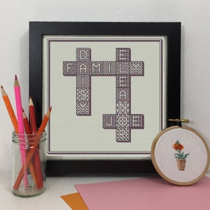 Alfabeto de blackwork de azulejos de Scrabble. Alfabeto Blackwork, Gráfico de fuentes de bordado Blackwork en PDF. PDF Cartas de Blackwork de The Steady Thread