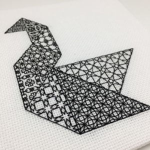 Patrón de Blackwork de Tangram de pájaro, gráfico de bordado de Blackwork PDF, patrón de bordado PDF descargable por The Steady Thread