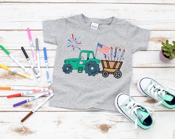 4 de julho Trator PNG Criança Menina de fazenda Menino de fazenda Criança de fazenda 4 de julho Dia da Independência Verão EUA Bandeira americana Fogos de artifício Vermelho Branco Azul