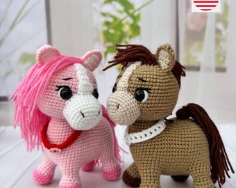Amigurumi-hästvirkmönster – Hästens år 2026 – Steg-för-steg-fotohandledning – Endast på engelska – Galina Ptashkina Design