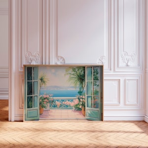 Puede incluir: Una pintura enmarcada que representa una vista desde un balcón con dos puertas abiertas. El balcón da a un océano azul con una ciudad en la distancia. El balcón está decorado con plantas en macetas y flores.