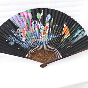 Leque de mão japonês vintage com senhoras orientais - antiguidade dobrável de madeira decorativa para colecionadores