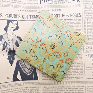 Compact vintage art-deco: veren- en rozenmotief, toilettafelcadeau jaren 1930