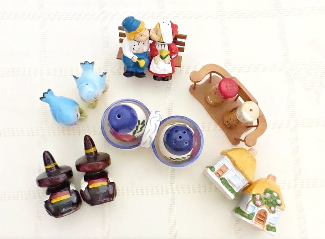 Novelty Cruet Sets Salt & Pepper Pots Kissing Couple Retro Birds