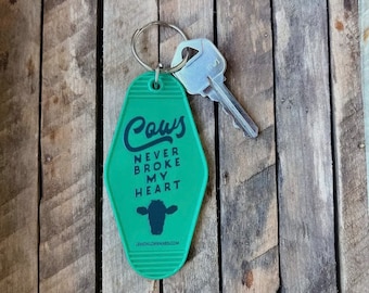 Cows Never Broke My Heart Key Chain Vintage motel Style western Beef cattle cowgirl cowboy rodeo ranch farm retro