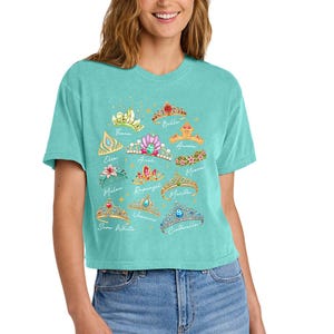 Coronas de princesa (blancas) - Camiseta corta holgada, Princesas Disney Cenicienta Elsa Ariel Bella, Viaje de chicas Disney, Camisetas a juego Disney imagen 3