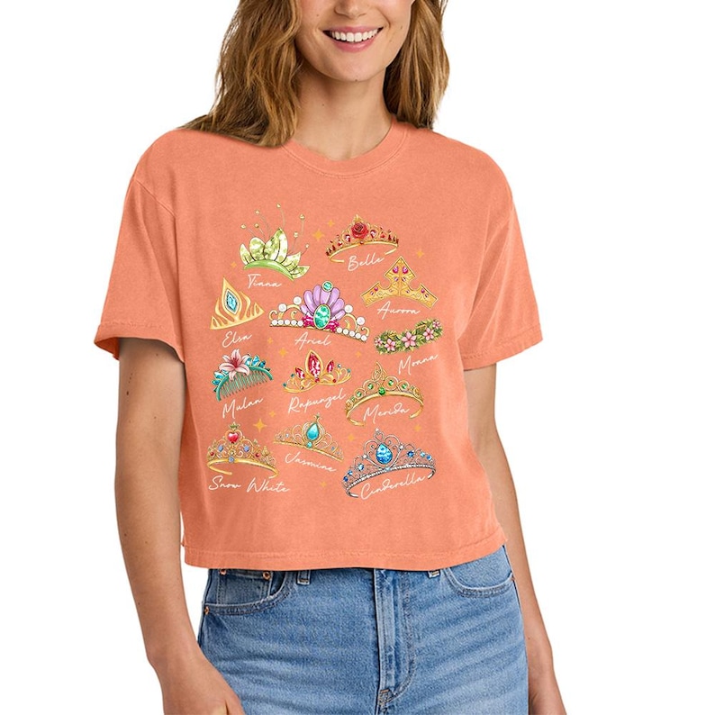 Coronas de princesa (blancas) - Camiseta corta holgada, Princesas Disney Cenicienta Elsa Ariel Bella, Viaje de chicas Disney, Camisetas a juego Disney imagen 4
