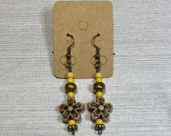 Beige Flower Earrings