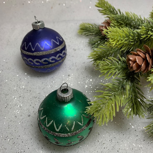 Shiny Brite Black Mica Stencil Glass Ball Ornaments, Shiny Brite Green and Blue Christmas Ball with Black Mica Designs