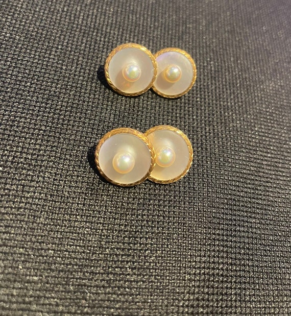 Vintage 14k Gold Pearl Cufflinks: Elegant Design