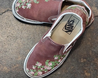 Vans Off The Wall Sz 5.5 US low top slip on Burgundy w Flowers