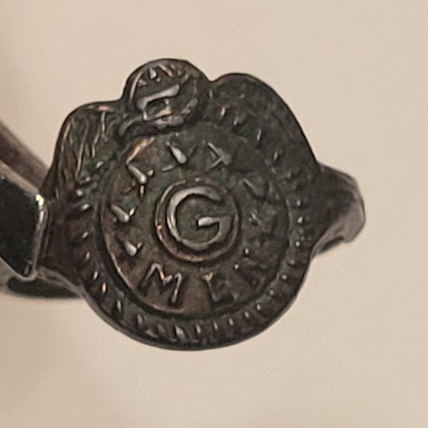 Wonderful vintage 1940s G-Man Ring.  Detective Badge Shaped Premium Radio Cereal Ring