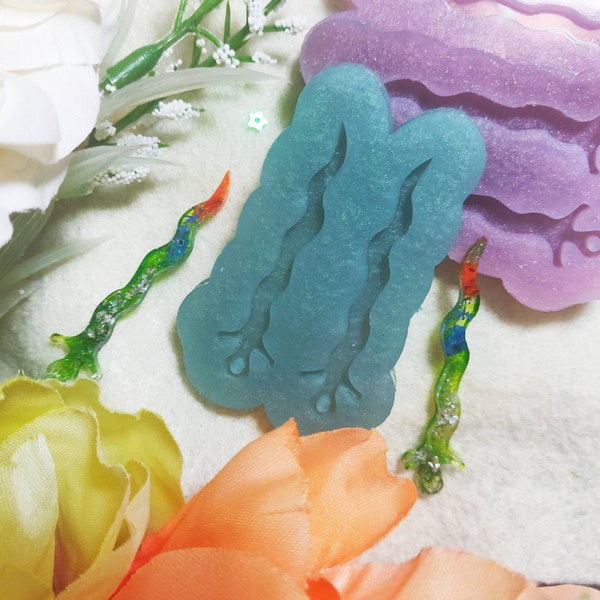 Wavy Blade Jewelry Silicone Mold, Curved Sword Kris Dagger, for Earring or Pendant, MOLD ONLY