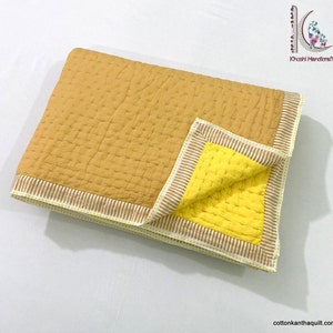Courtepointe Kantha moutarde : jeté de couverture en coton fait main CKQN #02