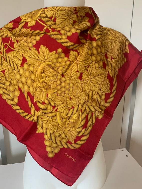 Vintage reputable CHANEL Silk Scarf 31 Vintage reputable CHANEL Silk Scarf 31