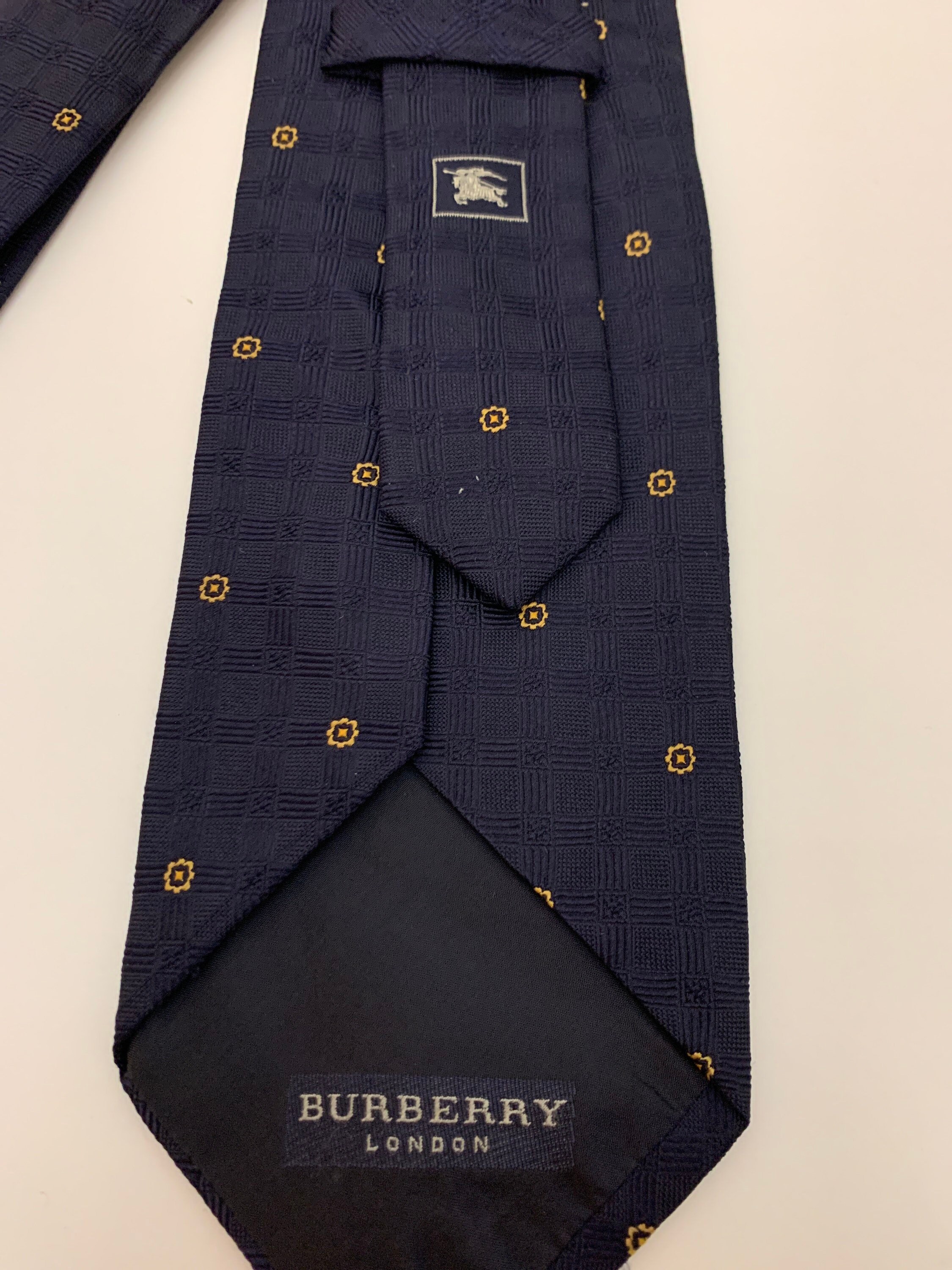 burberry ascot tie