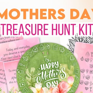 Op de afbeelding: Een Moederdag schattenjacht set met roze en groene papieren kaarten, een groen papieren bord met de woorden "Happy Mother's Day" en een zwart-witte printbare pagina met verschillende symbolen.