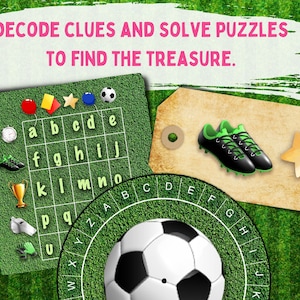 Puede incluir: Un bal&oacute;n de f&uacute;tbol verde y blanco con un bal&oacute;n de f&uacute;tbol negro y blanco en la parte superior. El bal&oacute;n de f&uacute;tbol est&aacute; sobre un tablero circular verde y blanco con letras alrededor del borde. El tablero est&aacute; sobre un fondo de hierba verde. El texto "DECODE CLUES AND SOLVE PUZZLES TO FIND THE TREASURE." est&aacute; en la parte superior de la imagen.