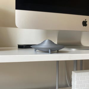 Figurka UFO Latający Spodek – Dekoracja 3D Drukowanego Kosmicznego Statku Obcego, Sztuka Półki Sci-Fi, Prezent Geek, Ozdoba Miłośnika Kosmosu