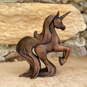 Handpainted Unicorn Figurine – 3D Printed Mythical Creature Statue – Fantasy Desk Decor Gift for Unicorn Lovers & Kids