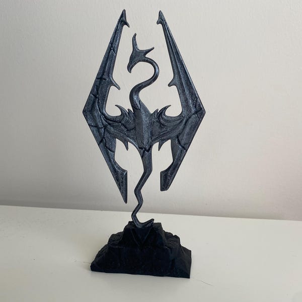 Hand Painted Skyrim Logo Shelf Decor – 3D Printed PLA Dragon Emblem for Gamer Room, Desk, Wall, Fantasy Gift