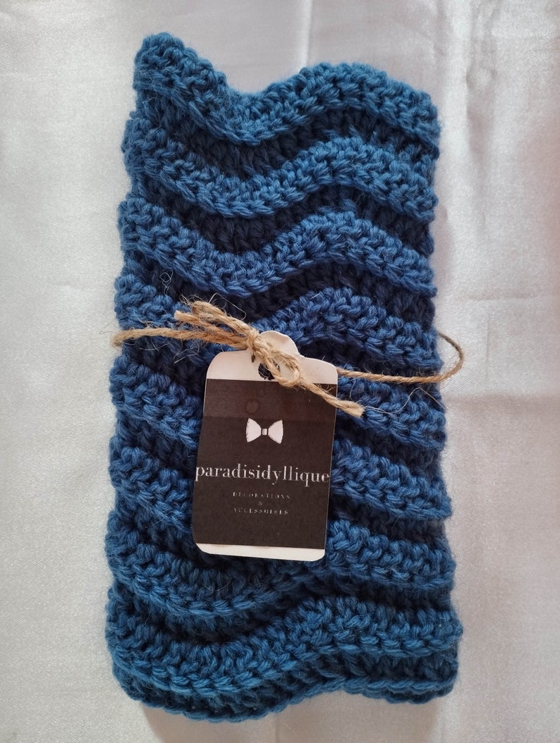 Mitaines en laine femme fait main au crochet Bleu roi