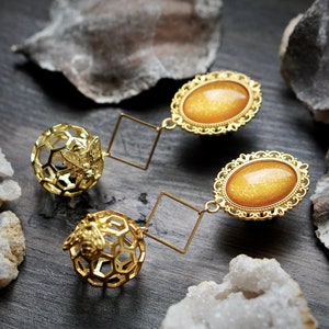 Around The Bee Plugs