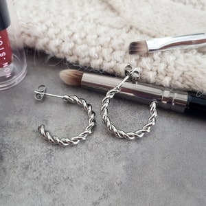 Dünne Hoop Ohrringe, Twist Creolen, Schleifen Ohrringe, Zierliche Creolen, Klassische Titan Ohrringe, Nicht Anlaufender Schmuck, Beliebt Gerade jetzt