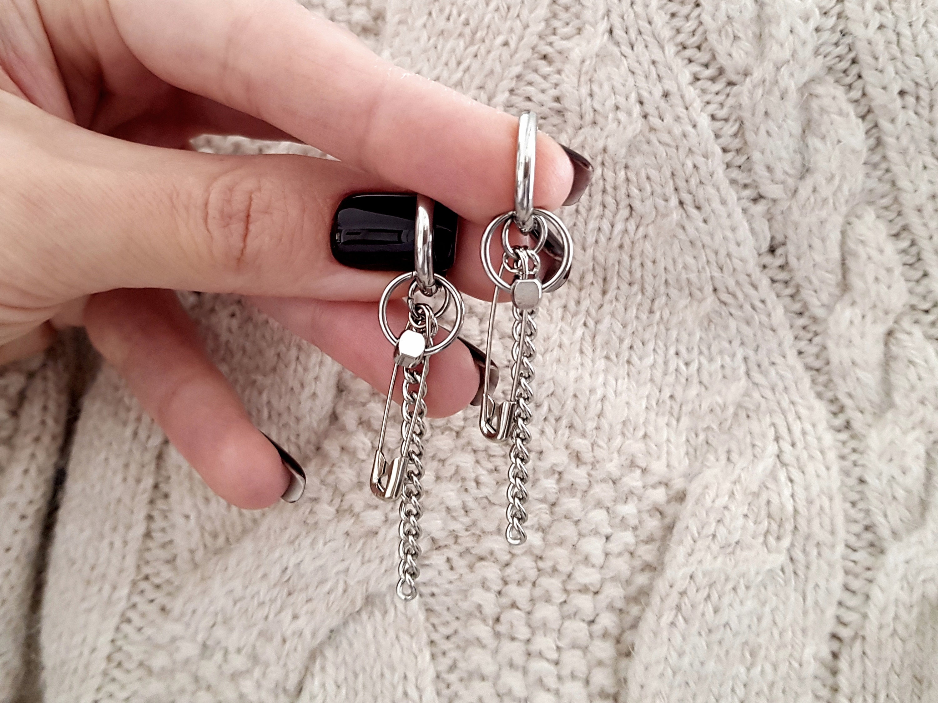 Orecchini a spilla da balia di Caitlyn Minimalist • Orecchini a cerchio unici in oro e argento • Gioielli minimalisti • Regalo di compleanno per lei • ER087 - Italia