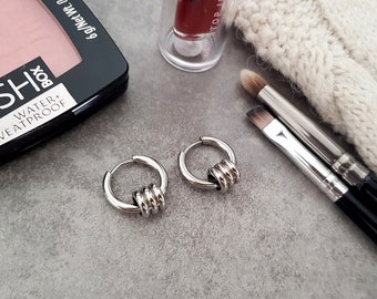 Małe srebrne kółka, wodoodporne kolczyki, unisexowe Huggies, BTS Merch, kolczyki Punk Kpop Korean, hipoalergiczne kolczyki dla wrażliwych uszu