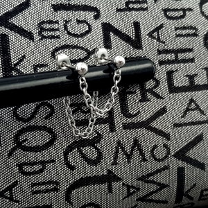 Orecchino doppio piercing, catena per cartilagine, piercing per cartilagine, orecchini BTS, orecchini Kpop, orecchini coreani, ipoallergenici