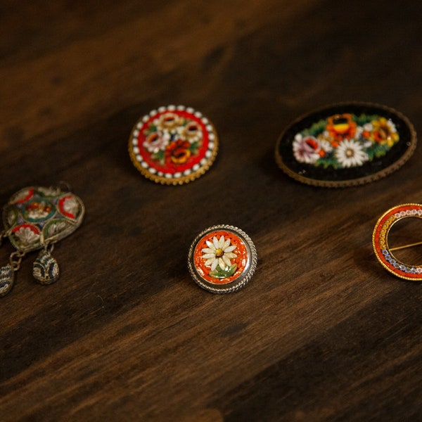 Mikromosaik Pins und Anhänger