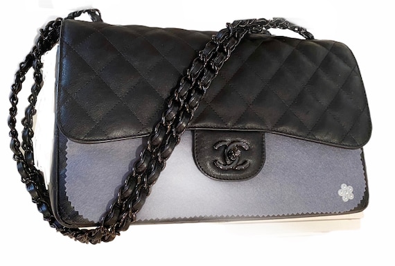 Chanel - Authenticated Chanel 19 Handbag - Leather Navy Plain for Women, Never Worn
