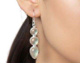 Pendientes de plata de ley con prehnita verde: joyería artesanal de 3 piedras