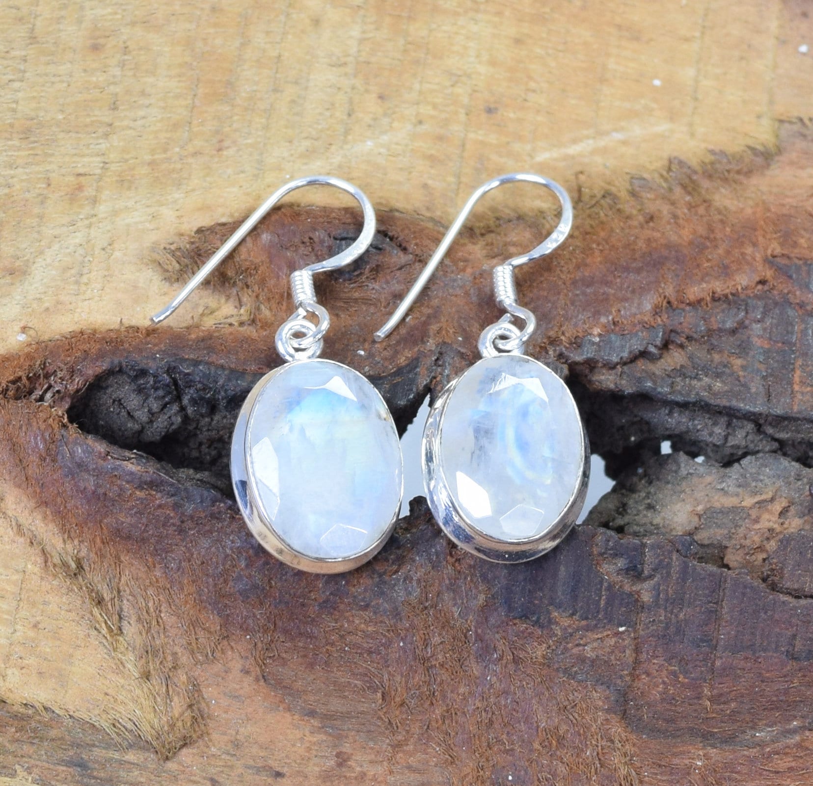 Orecchini A Gancio In Argento Placcato Con Pietra Di Luna Arcobaleno Lab-Creata E Zirconia - Borchie Tonde Per Donna - Luckyshine