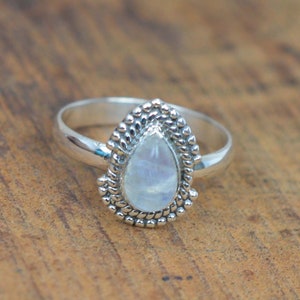 Bague en argent sterling 925 avec pierre de lune arc-en-ciel blanche ~ Cadeau pour elle