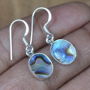 Brinco de gancho de pedra preciosa em formato oval de prata esterlina 925 com concha de Abalone ~ Joias artesanais ~ Brinco de concha de Abalone ~ Presente para aniversário