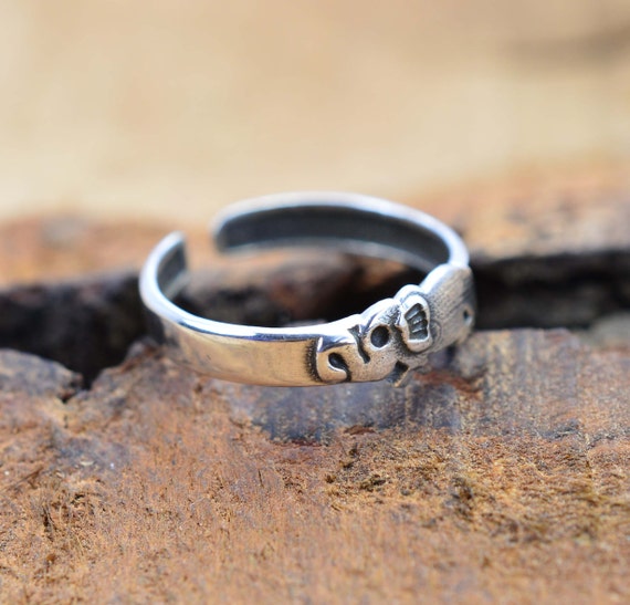 Pure Silver Stone Toe Ring – The Chandi Studio