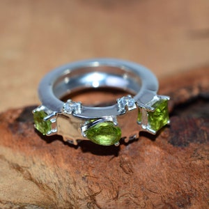 Green Peridot 925 Sterling Silver Faceted Gemstone Jewelry Peridot Cubic Zirconia Ring