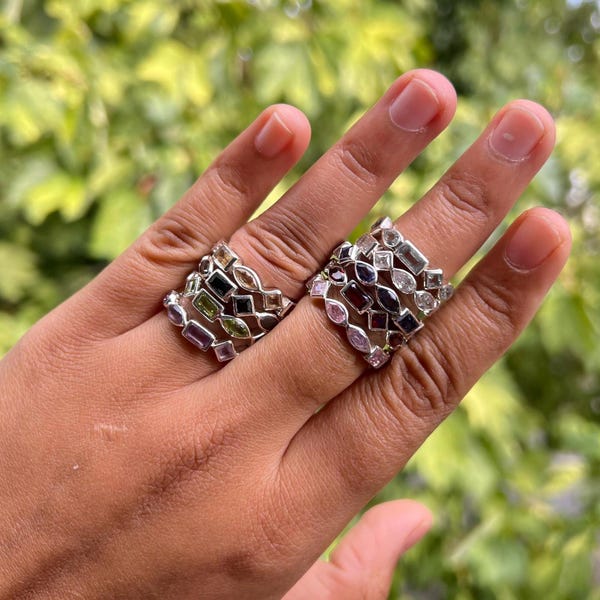 Bague en argent sterling avec pierres précieuses multitailles : grenat, topaze, améthyste, iolite