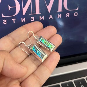 Pendientes de gancho rectangulares de plata de ley 925 con concha de abulón, de diseño exclusivo ~ Joyería hecha a mano ~ Pendientes de abulón ~ Regalo de Navidad