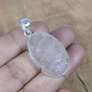 Pendentif en argent sterling 925 avec quartz rose brut ~ pendentif en pierres précieuses brutes naturelles ~ bijoux faits à la main ~ pendentif rose ~ cadeau pour Noël