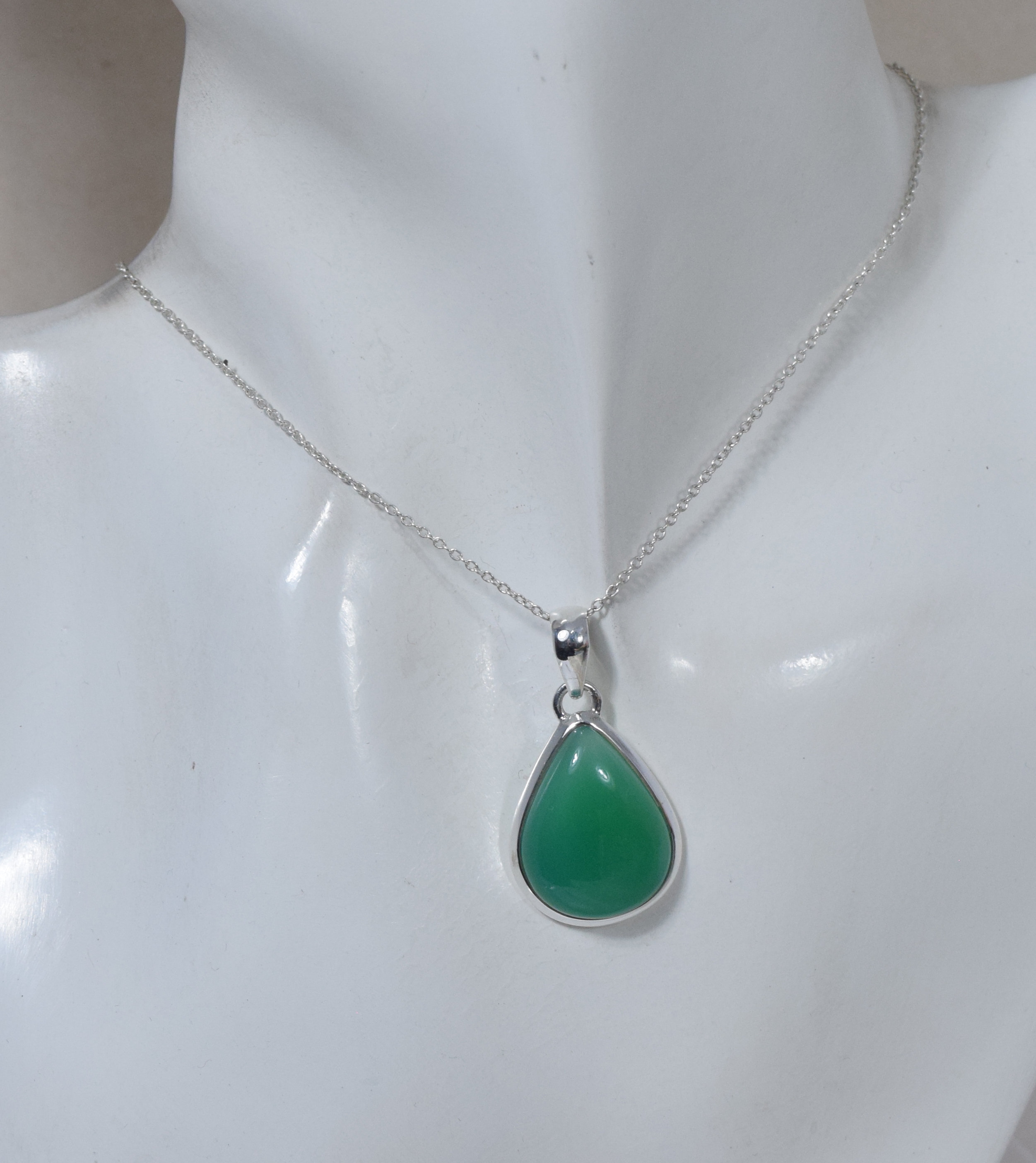 Green Onyx 925 Sterling Silver Gemstone Pear Chain Pendant W