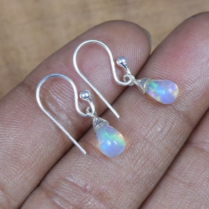 Etiopski opal 925 srebro naturalne opal kamień szlachetny 1 para kolczyki wiszące ~ październikowy kamień urodzinowy ~ kamień naturalny ~ prezent na rocznicę
