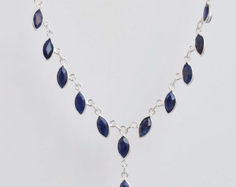 Collana con ciondolo in argento sterling con diamanti e zaffiro blu: zaffiro ovale da 4,85 ct - Italia Collana con ciondolo in argento sterling con diamanti e zaffiro blu: zaffiro ovale da 4,85 ct - Italia