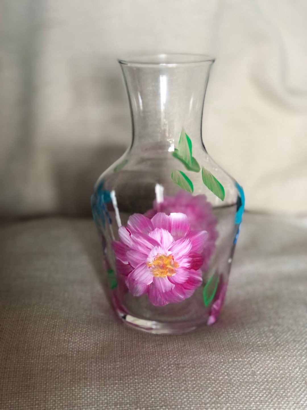 Beautiful hand painted glass vase with pink flowers and Etsy Italia