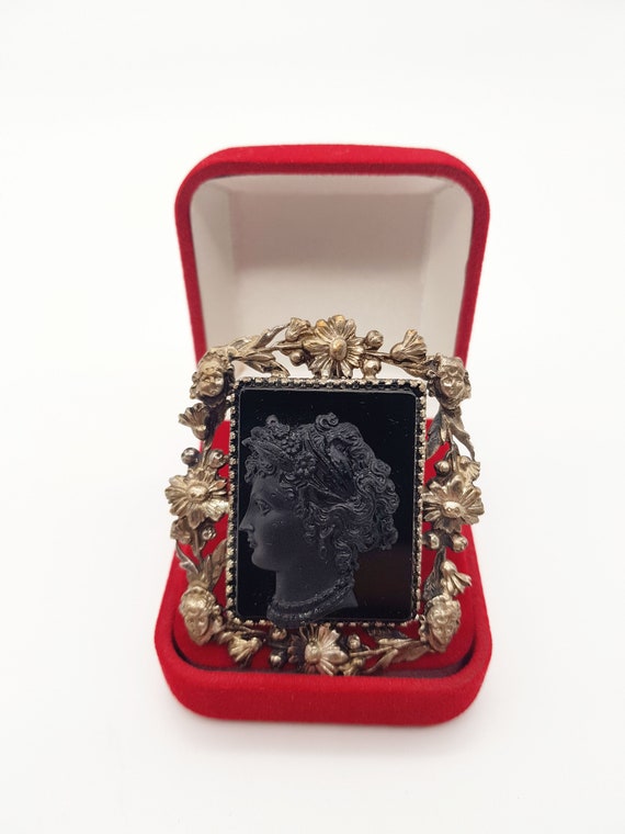 Antique Cameo French jet & Gagate brooch, mourning