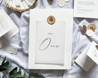 Número de mesa de boda de vitela y sello de cera, nombres y números de mesa de boda - Ajuste de mesa, números de mesa modernos, números de mesa de recepción