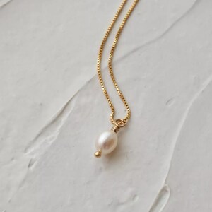 Necklace &quot;CAPRI&quot; • gold filled box chain necklace with small freshwater pearl • Necklace with small freshwater pearl